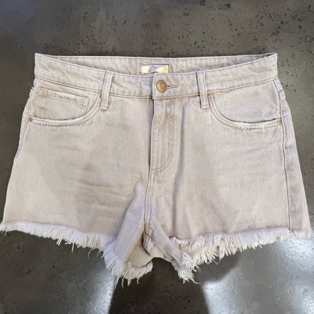 KUT High Rise Jane Short. Tan, size 8.